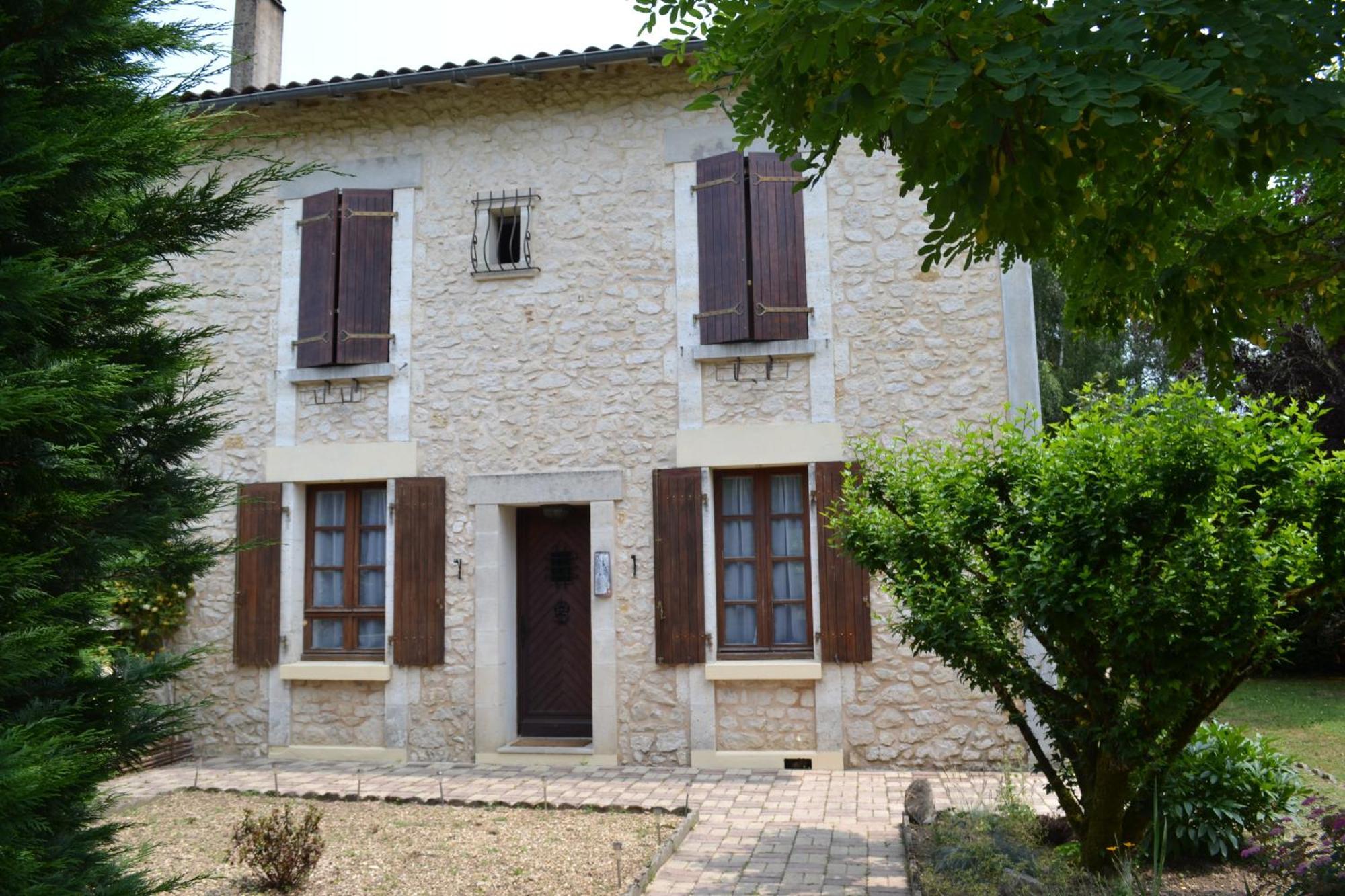 Les Bruyeres B&B 2 Montbron Εξωτερικό φωτογραφία